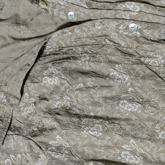 Textured floral button up blouse - Picture 4 of 6